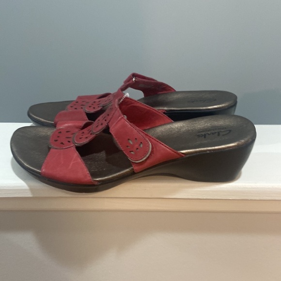 CLARKS Bendables Leather Wedge Sandals Red color Women's Size 10M inspect photos - Picture 12 of 15